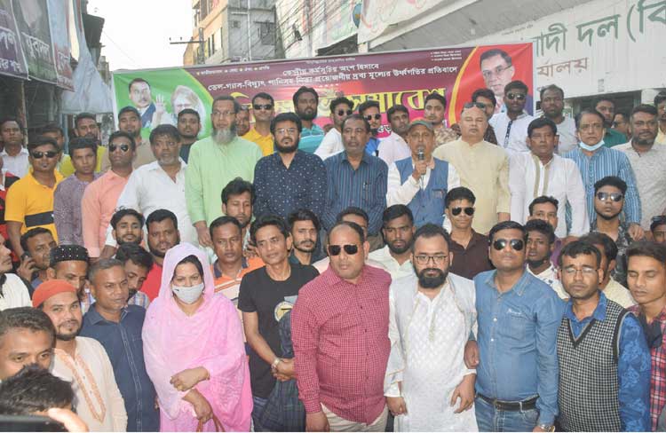 টিসিবির ট্রাকের সামনে মানুষের দীর্ঘ লাইন
বলে দেয় দেশের প্রকৃত অবস্থা - সাবেক সাংসদ লালু