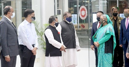 দেশে ফিরেছেন প্রধানমন্ত্রী
