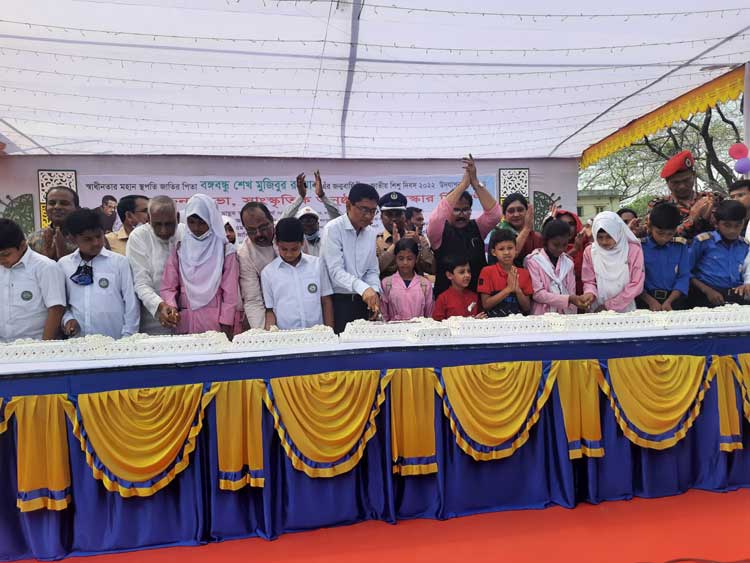 জয়পুরহাটে ১০২ পাউন্ড কেক কেটে বঙ্গবন্ধুর জন্মদিন  ও জাতীয় শিশু দিবস পালন