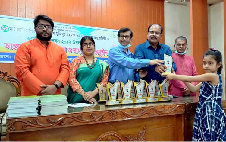 শিশুদের প্রাণবন্ত অংশগ্রহণে বগুড়ায়
শিশু একাডেমীর দিনব্যাপী কর্মসূচি অনুষ্ঠিত
  