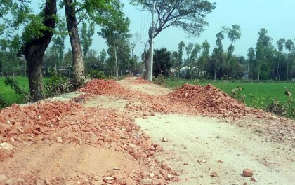 শেরপুরে ৪কি.মি.সড়ক সংস্কারে নানা অনিয়মের অভিযোগ