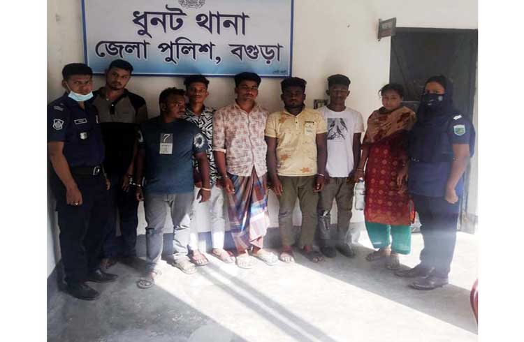 ধুনটে ভাগবাটোয়ার সময় ৭ ছিনতাইকারীকে
গণধোলাই দিয়ে পুলিশে সোপর্দ