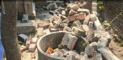 জয়পুরহাটে পৌর কাউন্সিলরের নির্দেশে অবৈধ ভাবে বাড়ি ভাংচুড়ের অভিযোগ 