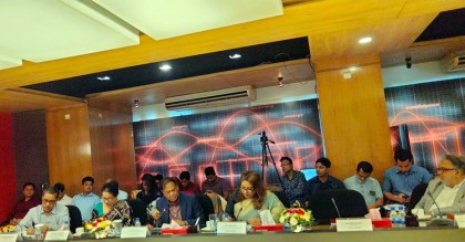 ‘না ভেবে মেগা প্রকল্পে বিনিয়োগ করলে শ্রীলঙ্কার মতো অবস্থা হবে’
