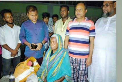 বগুড়ায় মা' কে মেরে বের দিল ছেলেরা আশ্রয় দিলেন ইউএনও