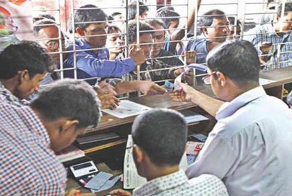 বাসের অগ্রিম টিকিট বিক্রি শুরু হলেও চাপ নেই যাত্রীদের
