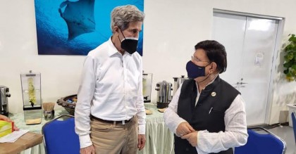 মার্কিন প্রেসিডেন্টের বিশেষ দূত কেরির সঙ্গে ড. মোমেনের বৈঠক
