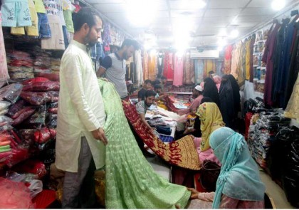 দুপচাঁচিয়ায় ঈদের কেনাকাটা জমে উঠেছে