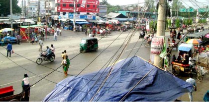 দুপচাঁচিয়া থানা পুলিশের উদ্যেগে যানজট নিরসনে ট্রাফিক ব্যবস্থাপনা বুথ স্থাপন