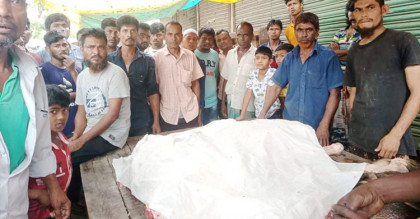 মৃত গরুর মাংস বিক্রির অভিযোগে বাজারে তুলকালাম
