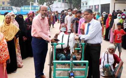 মানুষ মানুষের জন্য ফাউন্ডেশনের
উদ্যোগে ঈদ সামগ্রী বিতরণ
