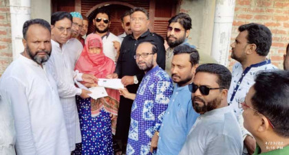 জয়পুরহাটে বিএনপির নেতাকর্মীর পরিবারে
ঈদ উপহার বিতরণ