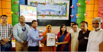 দুপচাঁচিয়ায় ভূমিহীন ও গৃহহীন পরিবারের মাঝে ভূমি ও গৃহের দলিলপত্র হস্তান্তর