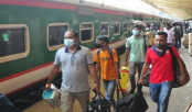 স্বস্তি নিয়েই ট্রেনে চেপে ঢাকায় ফিরছে মানুষ
