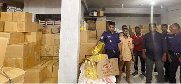 গাবতলীতে মজুতকৃত ৫হাজার লিটার 
সয়াবিন তেল জব্দ করে বিক্রি