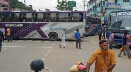 বগুড়ায় অতিরিক্ত বাস ভাড়ায়
 জরিমানা, প্রতিবাদে সড়ক অবরোধ