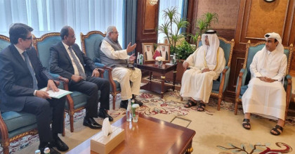 প্রবাসী কল্যাণমন্ত্রীর সঙ্গে কাতারের শ্রমমন্ত্রীর বৈঠক
