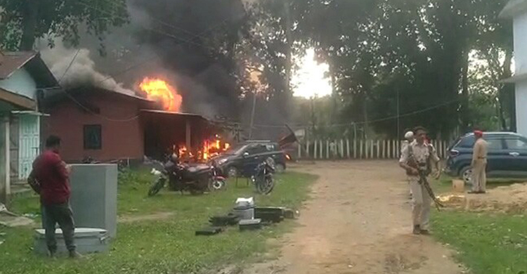 আসামে পুলিশ হেফাজতে মৃত্যুর অভিযোগে থানায় আগুন
