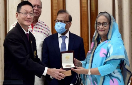 ‘পল্লী উন্নয়ন’ পদক পেলেন প্রধানমন্ত্রী
