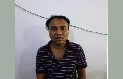 বগুড়ায় বার্মিজ চাকুসহ একাধিক
মামলার আসামী রুমন গ্রেফতার
