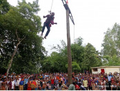 দুপচাঁচিয়ায় চড়ক খেলা অনুষ্ঠিত