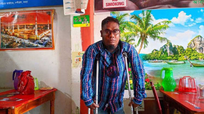 নন্দীগ্রামে  উচ্চ শিক্ষিত প্রতিবন্ধী  জলিল  চাকরির আসায় দ্বারে দ্বারে ঘুরছে