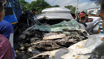 প্রাইভেট কার-পিকআপে সংঘর্ষ, পিতা-পুত্রসহ নিহত ৪
