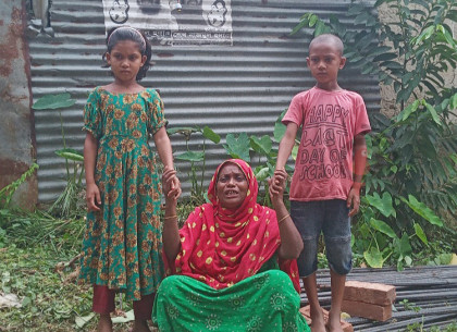 এক সড়কে ২০ বছরে আট স্বজন হারিয়েছে শিশুটি

