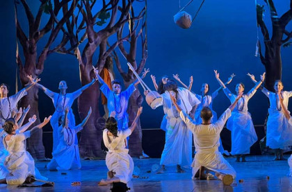 বগুড়ার আমরা ক’জন শিল্পী গোষ্ঠীর
বারামখানা ঢাকায় মঞ্চস্থ 