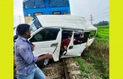 মিরসরাইয়ে মাইক্রোবাসে ট্রেনের ধাক্কা, নিহত ১১
