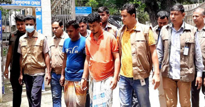 টাঙ্গাইলে বাসে ডাকাতি-ধর্ষণ: আরও ২ আসামি গ্রেফতার
