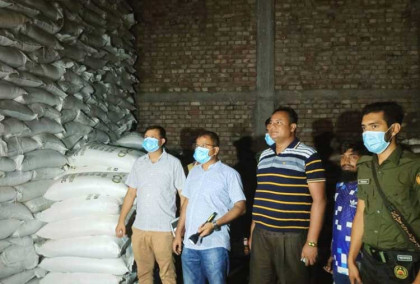 বগুড়ায় অবৈধভাবে মজুদ প্রায় ১৫ হাজার 
বস্তা সার জব্দ, গোডাউন সিলগালা