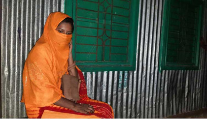 বগুড়ার ধুনটে বিয়ের দাবিতে প্রেমিকের বাড়িতে প্রেমিকার অবস্থান