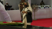 ১৫ আগস্ট নিহত স্বজনদের সমাধিতে প্রধানমন্ত্রীর শ্রদ্ধা

