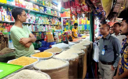 বগুড়ায় বেশি দামে ডিম বিক্রি:
ভ্রাম্যমান আদালতে জরিমানা