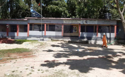 নওগাঁয় বিতর্কিত সেই ঠিকাদার প্রধান শিক্ষককে বদলীর সুপারিশ