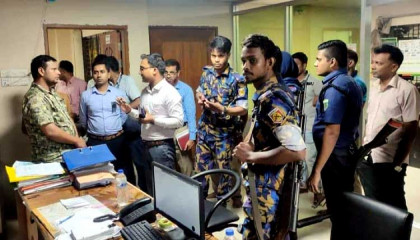 বগুড়ায় অতিরিক্ত ধান মজুদের দায়ে
ভ্রাম্যমান আদালতে ৭ লক্ষ টাকা জরিমানা