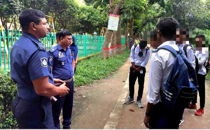 ক্লাসের শিক্ষার্থী পার্কে: বগুড়ায় পুলিশের
আকস্মিক অভিযানে আটক ১০