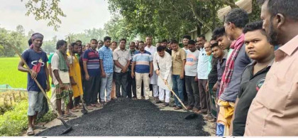 নন্দীগ্রামে ৭৫ লক্ষ একাত্তর হাজার টাকা ব্যায়ে রাস্তা নির্মান কাজের শুভ উদ্বোধন করলেন সংসদ সদস্য