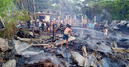 বাঁশখালীতে আগুনে পুড়ে ছাই ৫৪ বসতঘর
