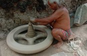 ক্ষেতলালের ঐতিহ্য মৃৎশিল্প হারাতে বসেছে     