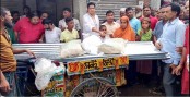 ধুনটে অগ্নিকান্ডে নিঃস্ব প্রয়াত আ’লীগ নেতার 
পরিবারকে এমপির সহায়তা