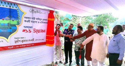 বগুড়ায় কওমী মাদ্রাসা ও এতিমখানার
প্রকল্পের উদ্বোধন করলেন পুলিশ সুপার