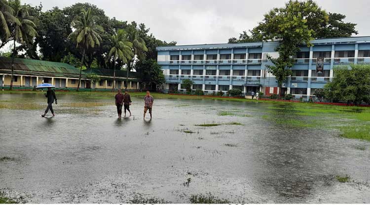 সামান্য বৃষ্টিতেই পানিবন্দি হয়ে পড়ে
ধুনট সরকারি ডিগ্রী কলেজ