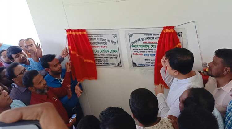 নন্দীগ্রামে পৌনে ৩ কোটি টাকা ব্যায়ে নির্মিত স্কুল ভবনের উদ্বোধন করলেন মোশারফ হোসেন এম.পি 
