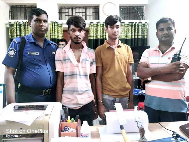 বগুড়ায় অস্ত্রসহ ছিনতাইকারী
চক্রের ২ সদস্য গ্রেফতার
