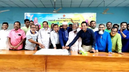 প্রধানমন্ত্রীর জন্মদিনে বগুড়ায় সদর
উপজেলা প্রশাসনের কেক কর্তন 