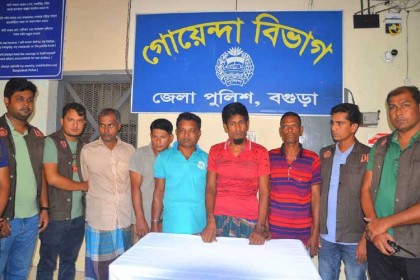 সিলেট ফেঞ্চুগঞ্জ থেকে চোরাইকৃত সার এসেছিল
বগুড়ায়: পুলিশের জালে ধরা চক্রের ৫ সদস্য