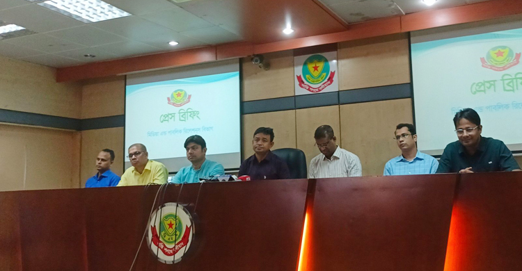 যেকোনো সময় অভিযান চালাতে পারে পুলিশ, দাবি ডিবি প্রধানের
