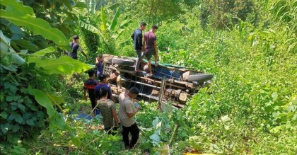 সাজেকে চাঁদের গাড়ি খাদে পড়ে পর্যটক নিহত
